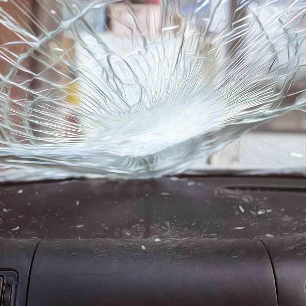 West Bengal: Mob attacks car with stones and sticks, police watch as mute spectators