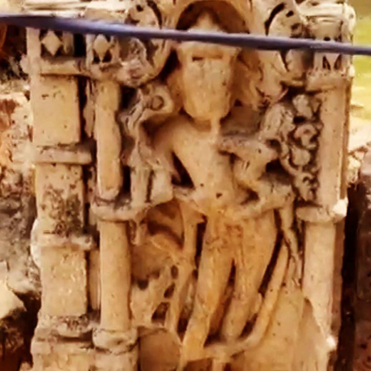 Idol of Lord Narasimha and devotee Prahlada identified in Qutub Minar complex
