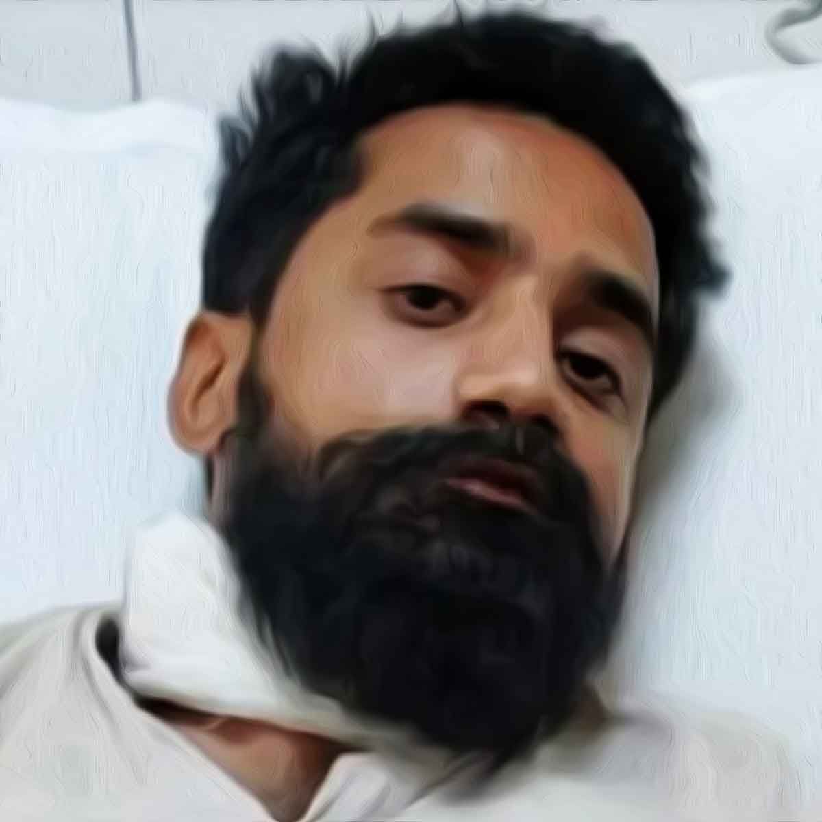 The rampaging mob hit Umashankar Dubey, who was leading the Shobha Yatra, with a sword on his neck