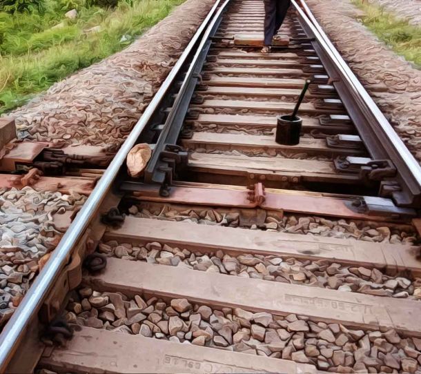 Railway Staffer's Presence of Mind Averts Major Train Disaster in Bhadrak