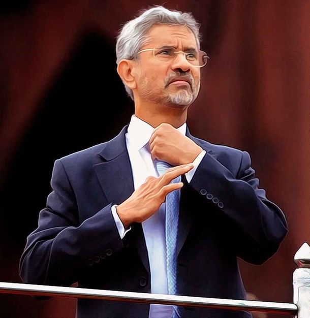 Pakistani reporter swings the ball and Dr S Jaishankar smashes it out of the park
